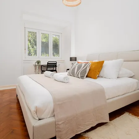 3db- Walk Everywhere From Bright And Stylish In An Exceptional Location Apartment