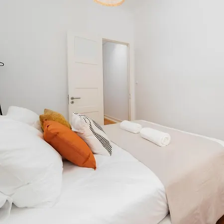 3db- Walk Everywhere From Bright And Stylish In An Exceptional Location * ליסבון