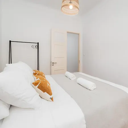 3db- Walk Everywhere From Bright And Stylish In An Exceptional Location * ליסבון
