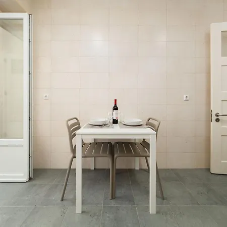 Apartment 3db- Walk Everywhere From Bright And Stylish In An Exceptional Location Lisbon