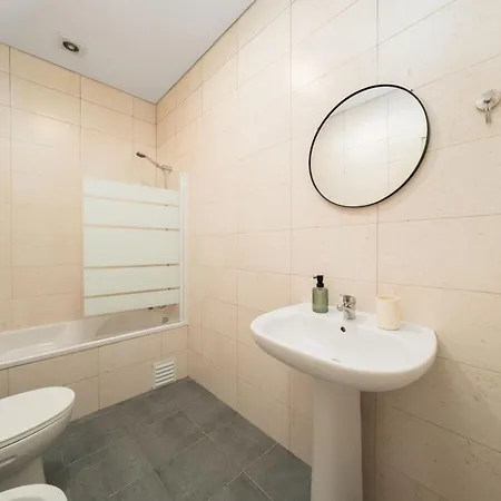 3db- Walk Everywhere From Bright And Stylish In An Exceptional Location Lisbon